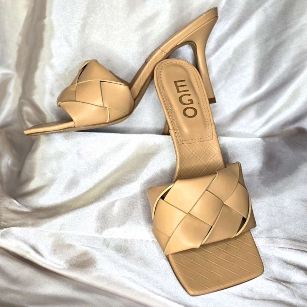 Square toe weave heels